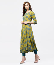 Green printed 3/4 sleeves kurta with Front Yoke and Round Neck