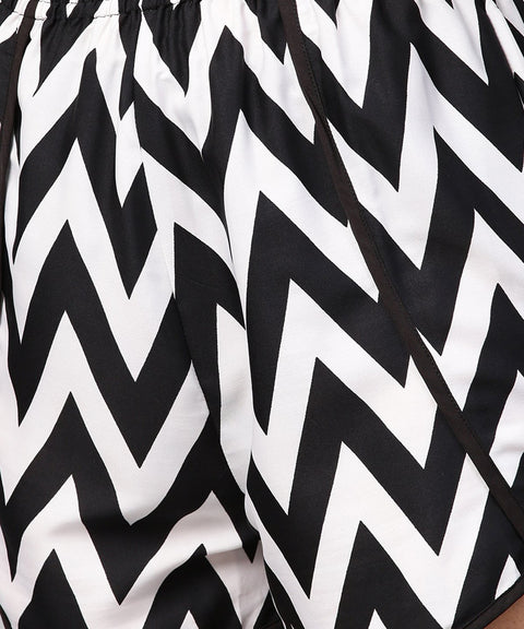 Black & white zig zag printed shorts