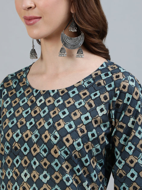 Women Grey Printed Straight Kurta With Three Quarter Sleeves