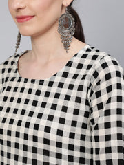 Women Black & White Checked  Straight Kurta With Three Quarter Sleeves