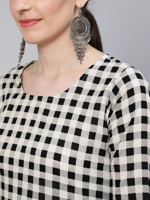 Women Black & White Checked  Straight Kurta With Three Quarter Sleeves