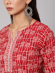 Women Red Geometric Printed Straight Kurta With Three Quarter Sleeves