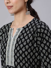 Women Black Printed Straight kurta With Three Quarter Sleeves