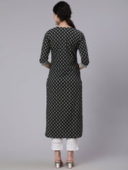Women Black Printed Straight kurta With Three Quarter Sleeves