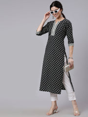 Women Black Printed Straight kurta With Three Quarter Sleeves