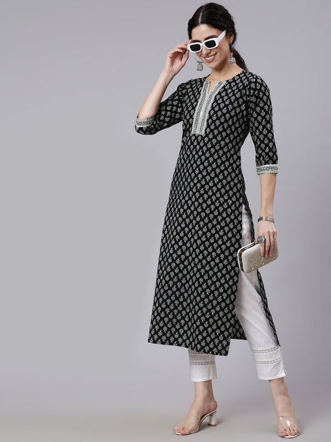 Women Black Printed Straight kurta With Three Quarter Sleeves