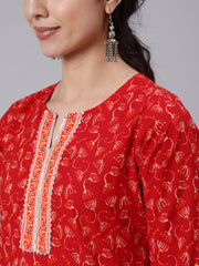 Women Red Printed Straight kurta With Three Quarter Sleeves