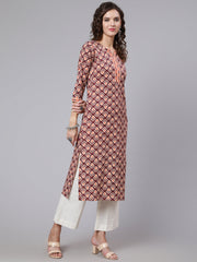 Women Burgundy Printed Straight kurta With Three Quarter Sleeves