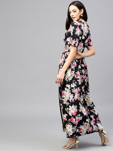 Black maxi dress with round neck and 3/4 sleeves