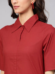 Solid maroon shirt collared kurta with indigo geometric printed pants