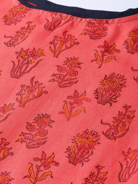 Red printed Straight Kurta with Round Neck & 3/4 sleeves