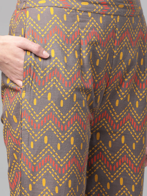 Nayo Women Green & Red Straight Geometric Printed Kurta And Palazzos Set