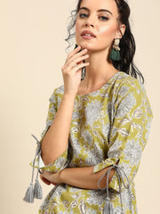 Nayo Women Green Calf Length Three-Quarter Sleeves Straight Floral Printed Cotton Kurta