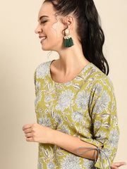 Nayo Women Green Calf Length Three-Quarter Sleeves Straight Floral Printed Cotton Kurta