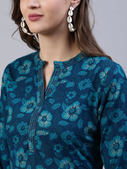 Women Green Straight Kurti With Three Quarter Sleeves