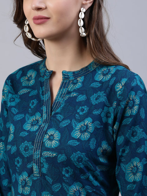 Women Green Straight Kurti With Three Quarter Sleeves