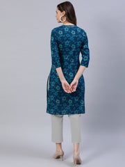 Women Green Straight Kurti With Three Quarter Sleeves