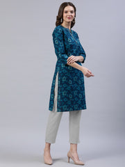 Women Green Straight Kurti With Three Quarter Sleeves