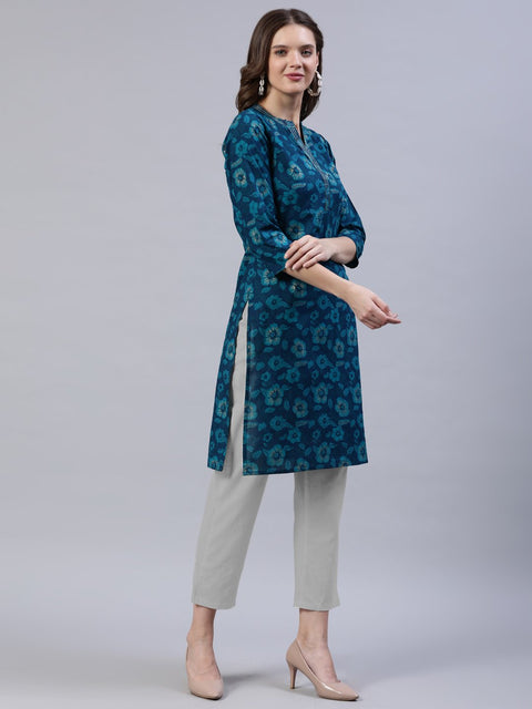 Women Green Straight Kurti With Three Quarter Sleeves