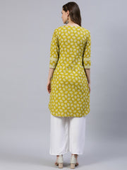 Women Green Printed Straight Kurta With Three Quarter Sleeves