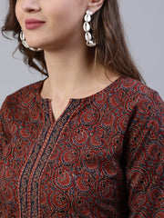 Women Maroon Printed Straight Kurta With Three Quarter Sleeves