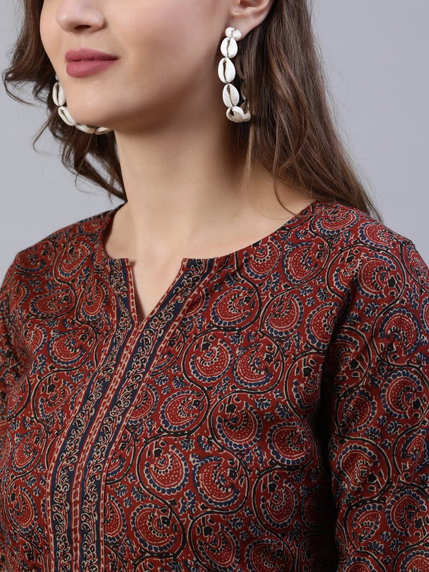 Women Maroon Printed Straight Kurta With Three Quarter Sleeves