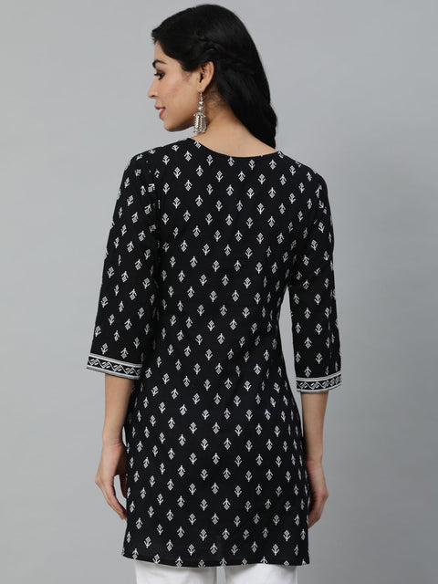 Women Black & White Printed Cotton Tunic