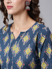 Women Blue Printed straight kurta with three quarter sleeves