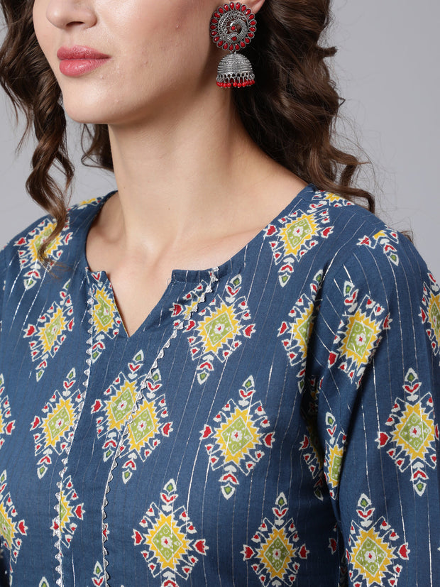 Women Blue Printed straight kurta with three quarter sleeves