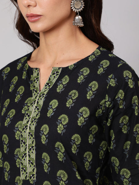 Women Blue Ethnic Printed Straight Kurta With Three Quarter Sleeves