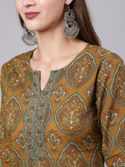 Women Green Ethnic Printed Straight Tunic With Three Quarter Sleeves