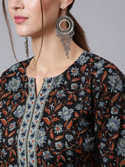 Women Black Printed straight kurta with three quarter sleeves