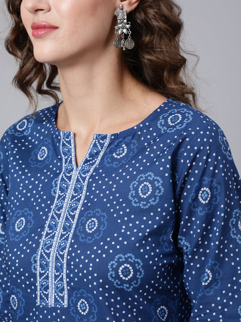 Women Blue Printed straight kurta with three quarter sleeves