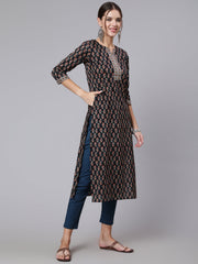 Women Black Printed straight kurta with three quarter sleeves