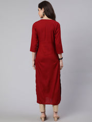 Women Maroon Printed straight kurta with three quarter sleeves