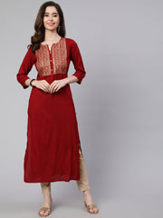 Women Maroon Printed straight kurta with three quarter sleeves