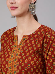 Women Maroon Ethnic Printed Straight Kurta With Three Quarter Sleeves