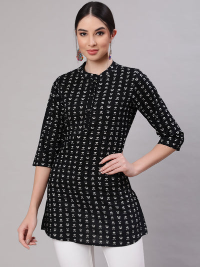 Women Black Straight Tunic With Three Quaretr Sleeves