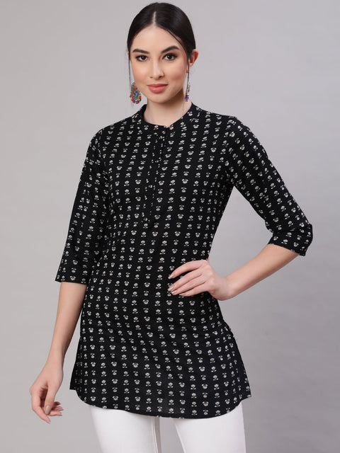 Women Black Straight Tunic With Three Quaretr Sleeves