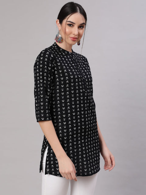 Women Black Straight Tunic With Three Quaretr Sleeves