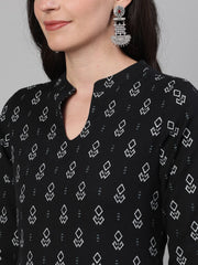 Women Black Three-Quarter Sleeves Straight Kurta With Palazzo and pockets With Face Mask