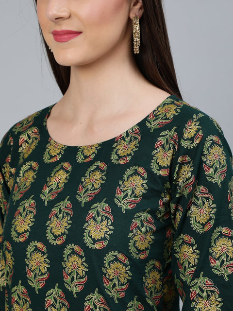 Women Dark Green & Gold Printed Straight Kurta With Round Neck & Three Qauter Sleeves
