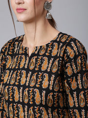 Women Black Printed straight kurta with three quarter sleeves