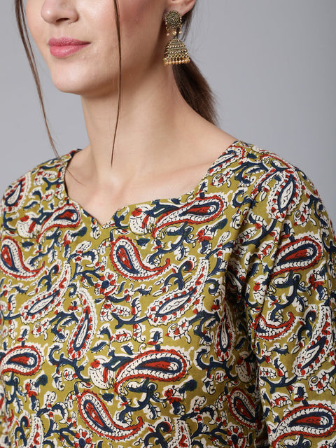 Women Green Ethnic Printed Straight Kurta with Three Quarter Sleeves