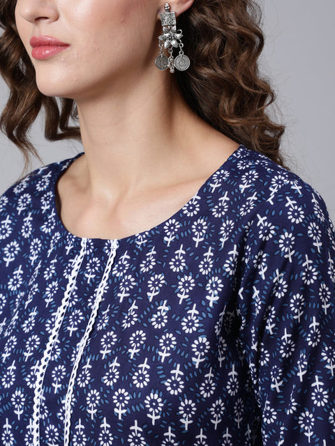 Women Blue Printed straight kurta with three quarter sleeves