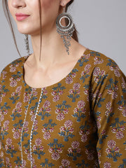 Women Brown Printed straight kurta with three quarter sleeves