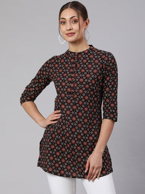 Women Black Straight Tunic With Three Quaretr Sleeves