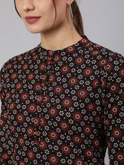 Women Black Straight Tunic With Three Quaretr Sleeves