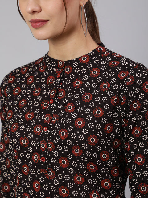 Women Black Straight Tunic With Three Quaretr Sleeves