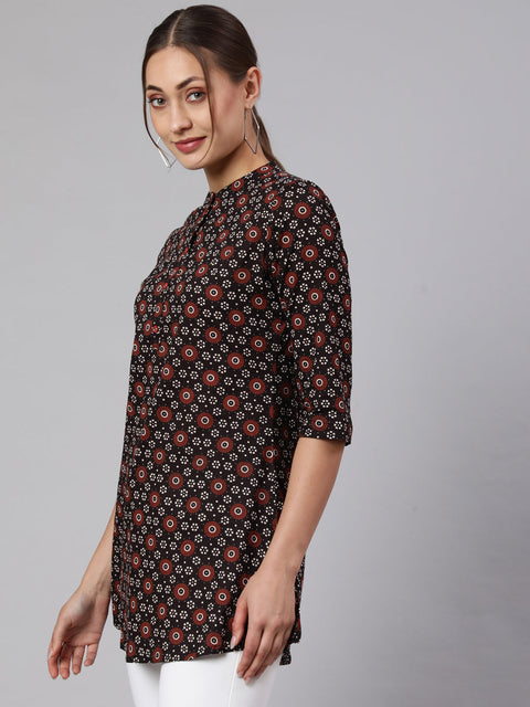 Women Black Straight Tunic With Three Quaretr Sleeves